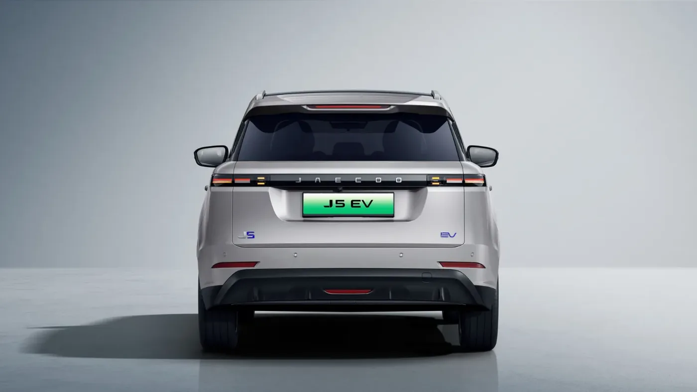 Jaecoo J5 EV in Fjord Grey, straight-on rear studio view.